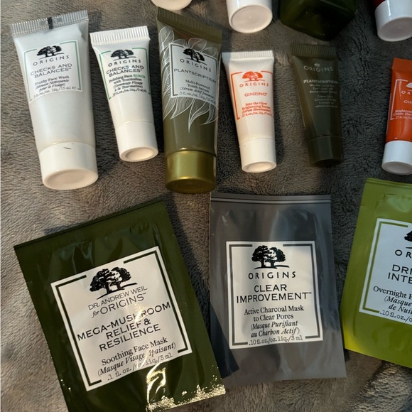 Origins Skincare Collection with Green and White Accents - Picture 4 of 5
